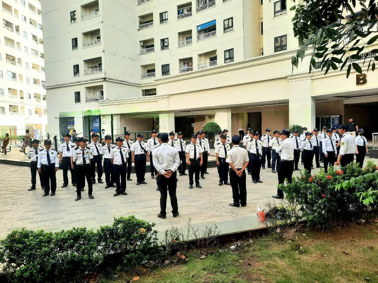 TUYỂN DỤNG BẢO VỆ TOÀ NHÀ HỒ CHÍ MINH